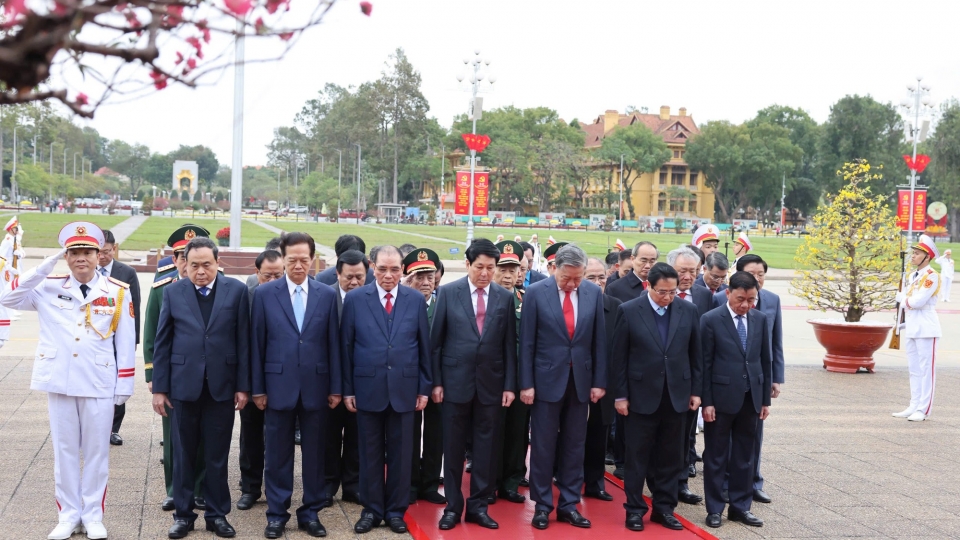 Party, State leaders pay tribute to President Ho Chi Minh on CPV’s founding anniversary